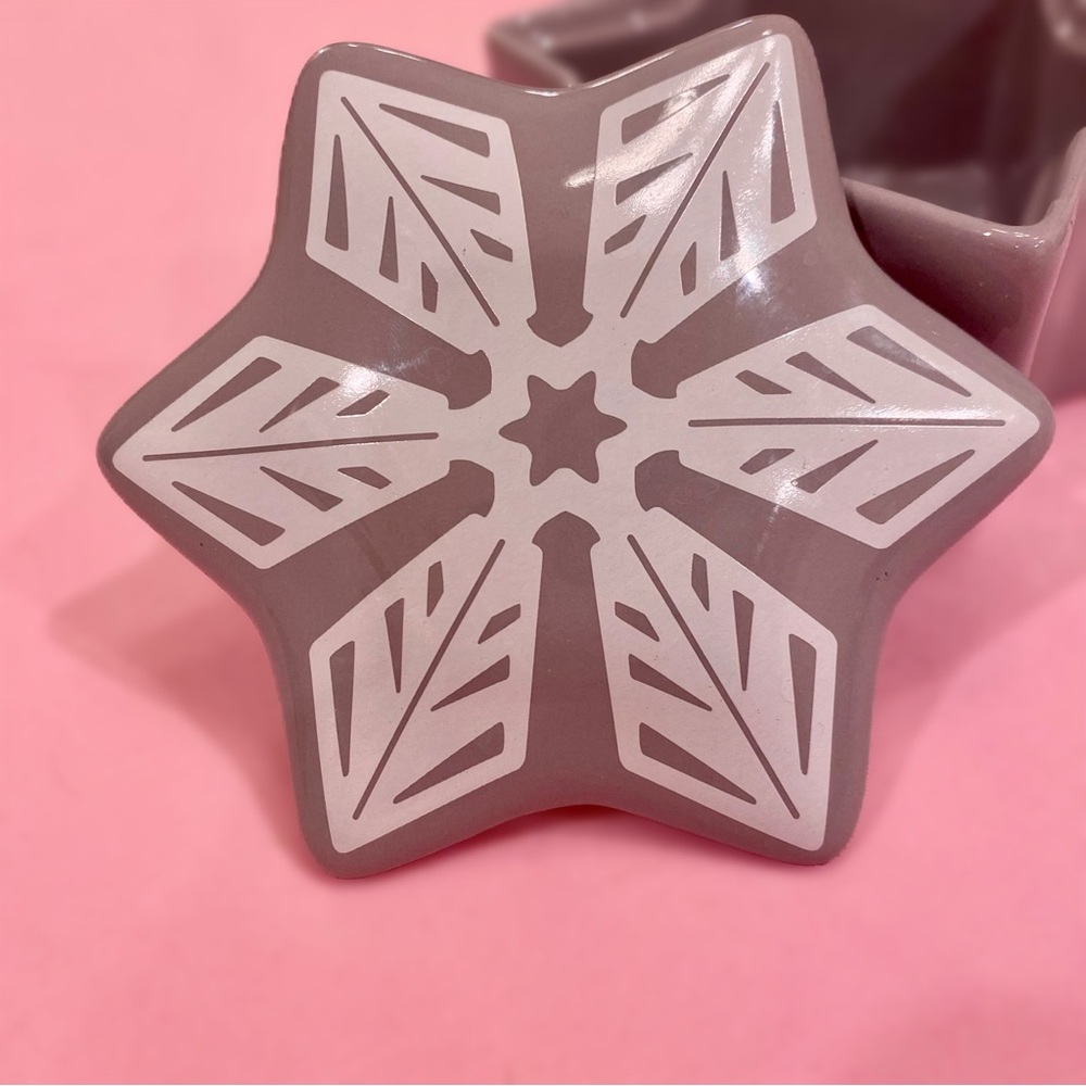 Snowflake Box Ceramic Christmas Temp-Tations Temptations Gray Winter Cookware - Picture 2 of 7